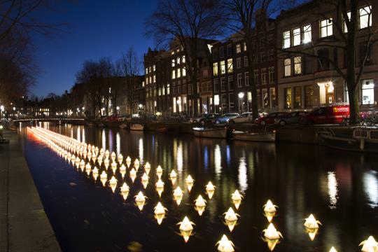 #floating #light #installation #flower #origami	#Interactive #Installation, #PublicArt, #LightArt, #Light , #interaction, #design, #Lumiere, #Festival,#pocketpark #ArtePubblica #Public #Art, #LightFestival, #Art #Festival, #Luce, #Arte, #Installazione #Interattiva, 
 #光アートインスタレーション
#パブリックアート
#ライトフェスティバル
#対話型インストール
#installation d'art lumière
#Art public
#festival de la lumière
#installation interactive
#光技术安装
#公共艺术
#灯光节
#交互式安装
تركيب فن الضوءالفن العاممهرجان ضوءتركيب التفاعلية
#Lichtkunstinstallations 
#Kunst im öffentlichen Raum
#Licht-Festival
#interaktive Installation
#instalación de arte de la luz
#Arte público
#Festival de la luz
#instalación interactiva

#floatinglights #lightingart #lightinstallation #floatinggarden #floatingflowers #floatingpark #lightfestival #riverandcanal #grandunioncanal #amsterdam #explore_waterways #canals #rivers #waterways #grandunioncanal #amsterdam
